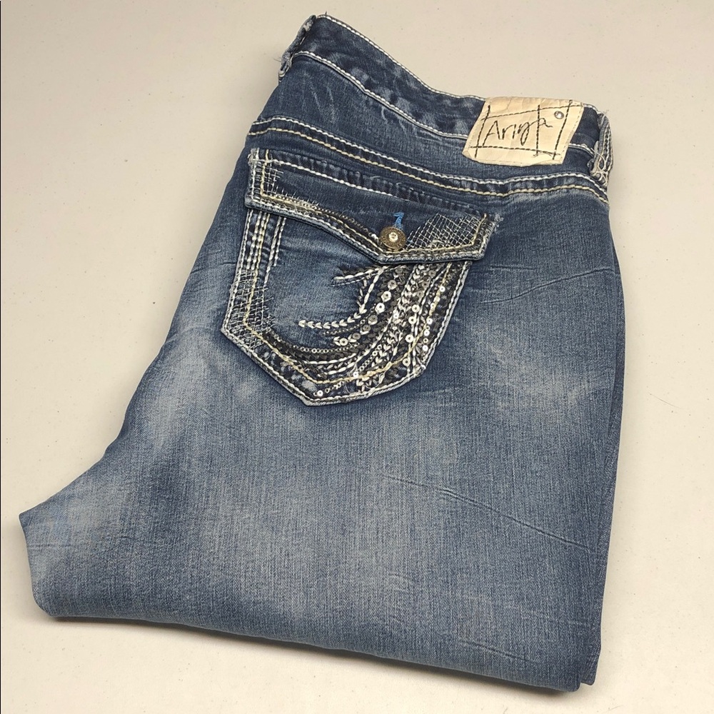 Ariya Women's Straight Leg Jeans in Faded Blue with Embellished Pocket